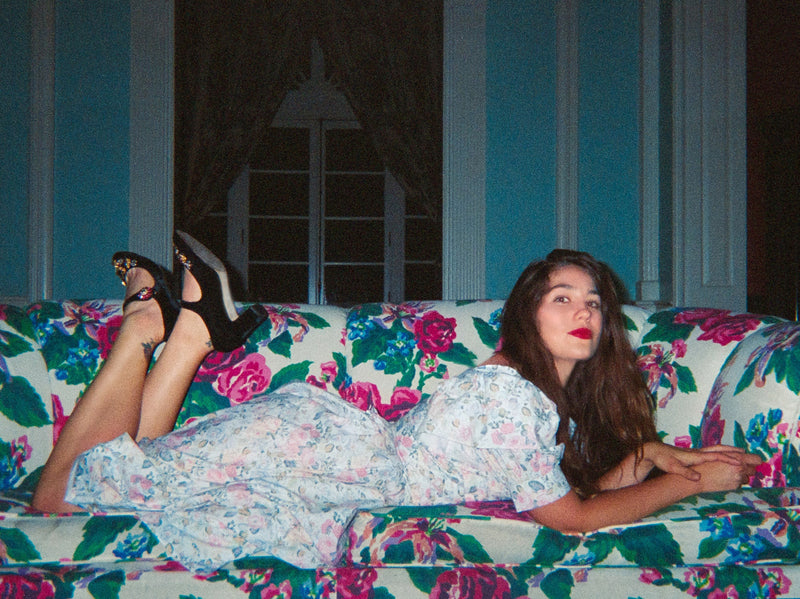 LOLA KIRKE CELEBRATES THE SEASON WITH CHRISTMAS ALONE – LIVE FROM THE BLUE ROOM OUT NOW