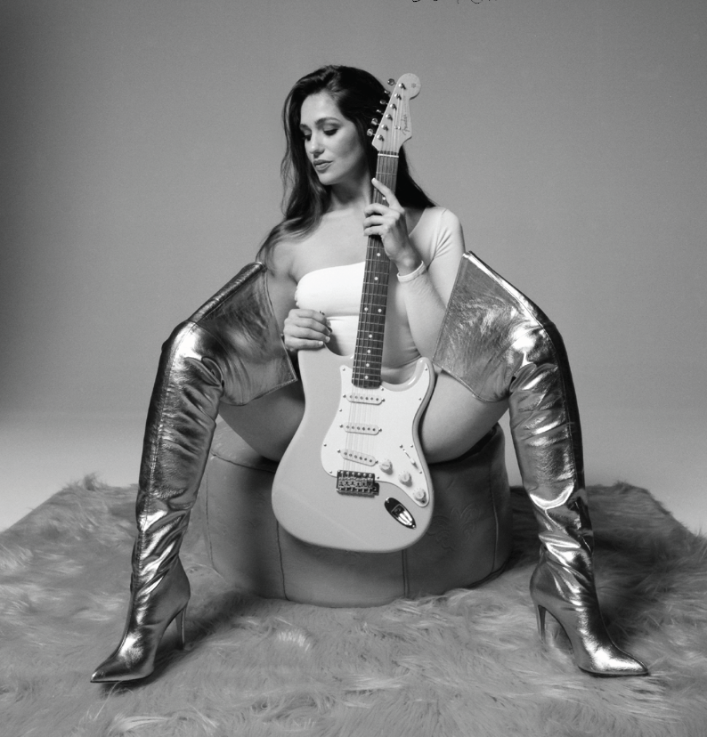LOLA KIRKE'S SOPHOMORE ALBUM LADY FOR SALE OUT NOW